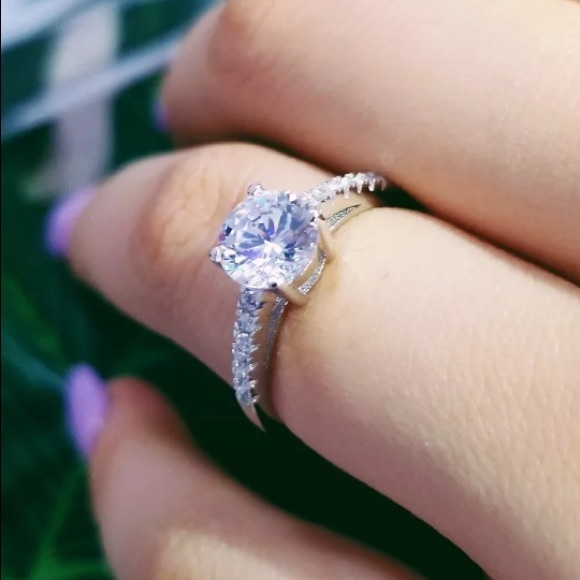 925 STERLING SILVER DIAMOND ENGAGEMENT RING - Picture 3 of 6